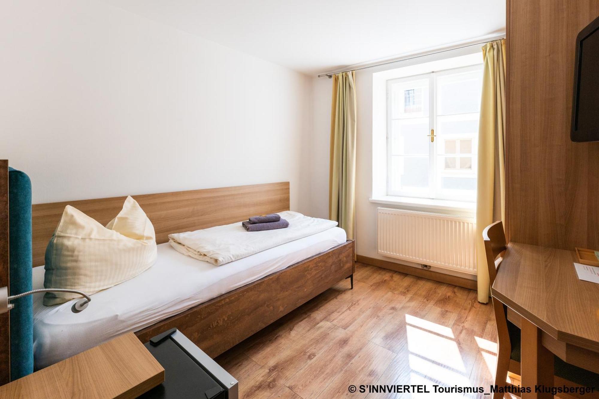 אוברנברג אם אין Hotel Gasthof Zur Post מראה חיצוני תמונה