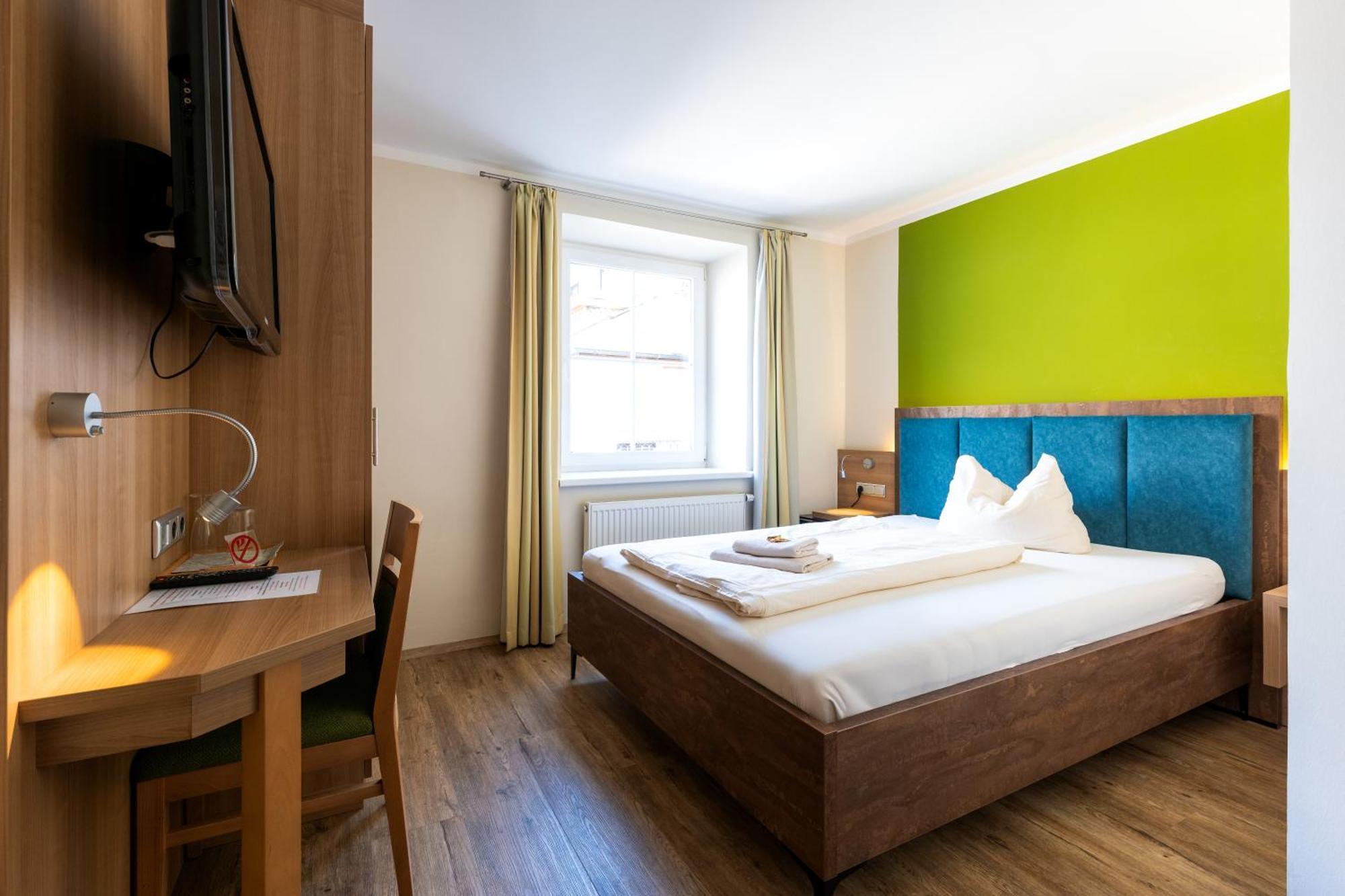 אוברנברג אם אין Hotel Gasthof Zur Post מראה חיצוני תמונה